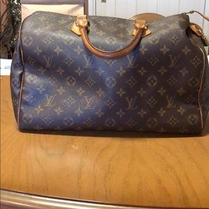 Authentic Louis Vuitton Speedy